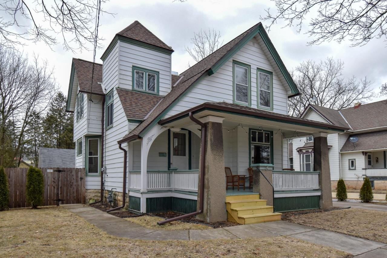W65N669 St John Ave, Cedarburg, WI 53012