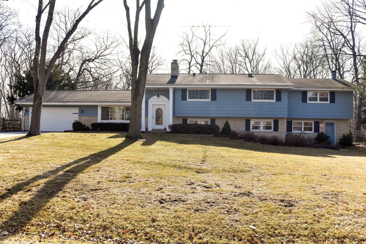 1902 Crestwood Dr, Caledonia, WI 53108
