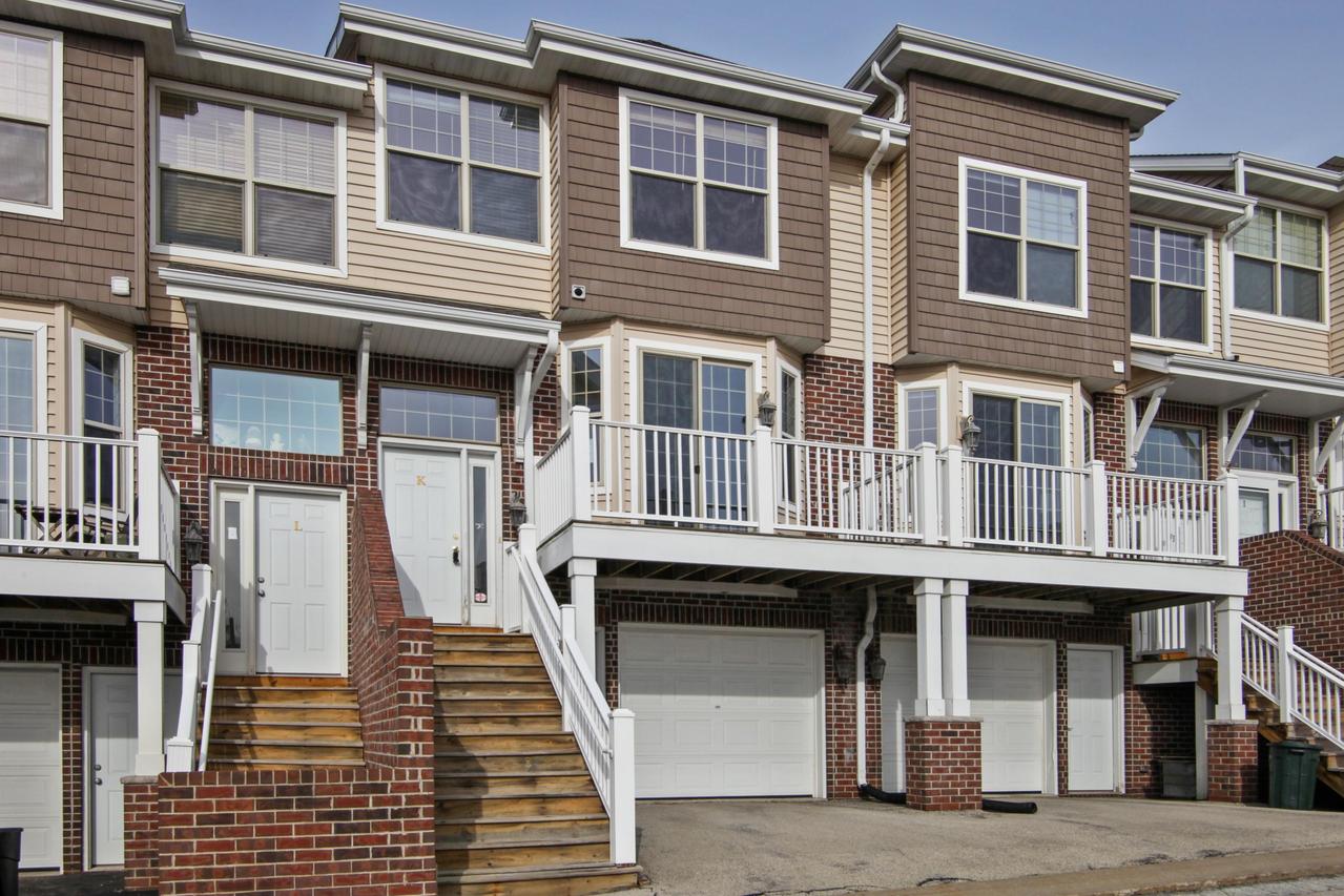808 Timber Ridge #K, Waukesha, WI 53189
