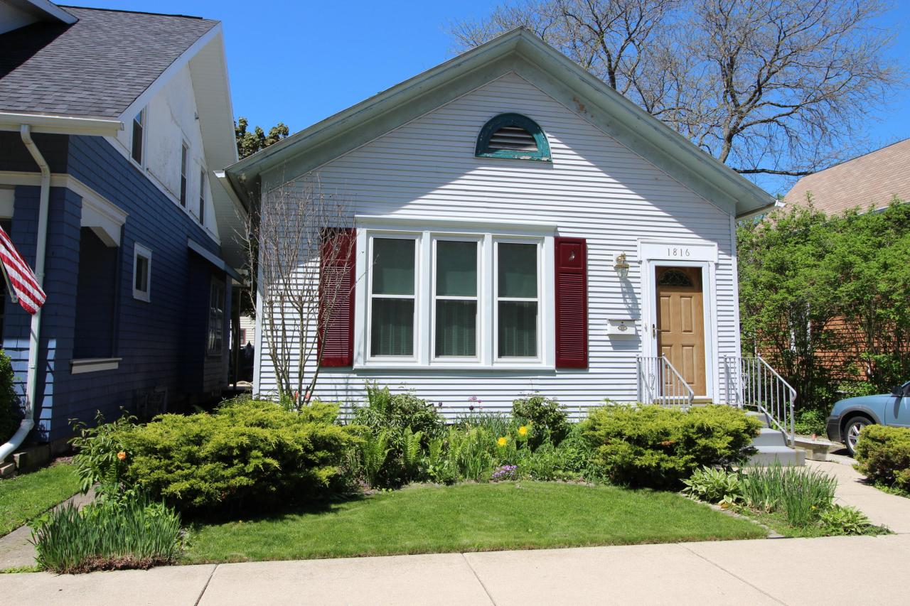 1816 Park Ave, Racine, WI 53403