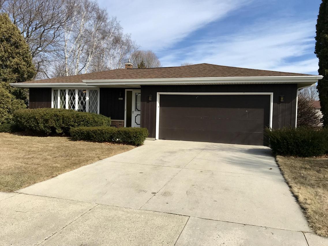 2333 E Shelly Ct, Sheboygan, WI 53083