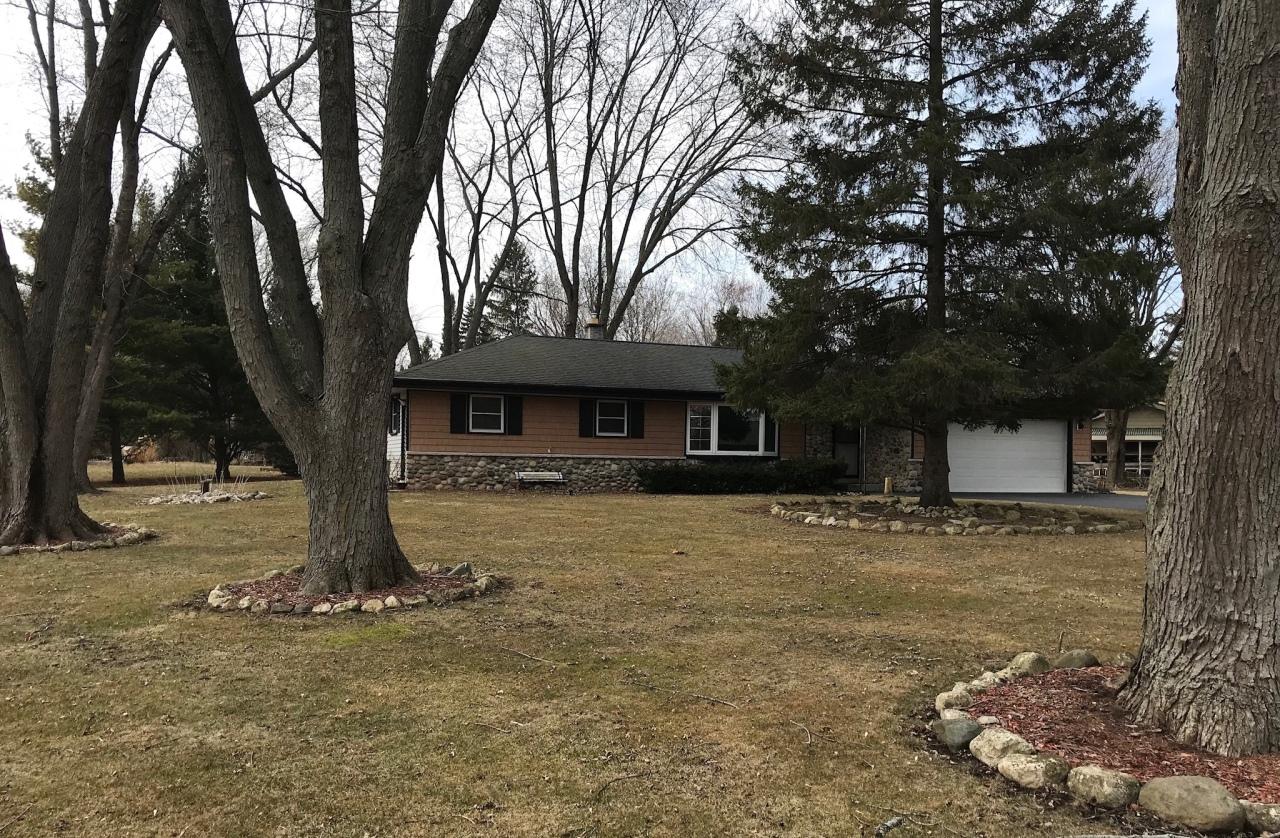 N50W15735 Maple Crest Ln, Menomonee Falls, WI 53051