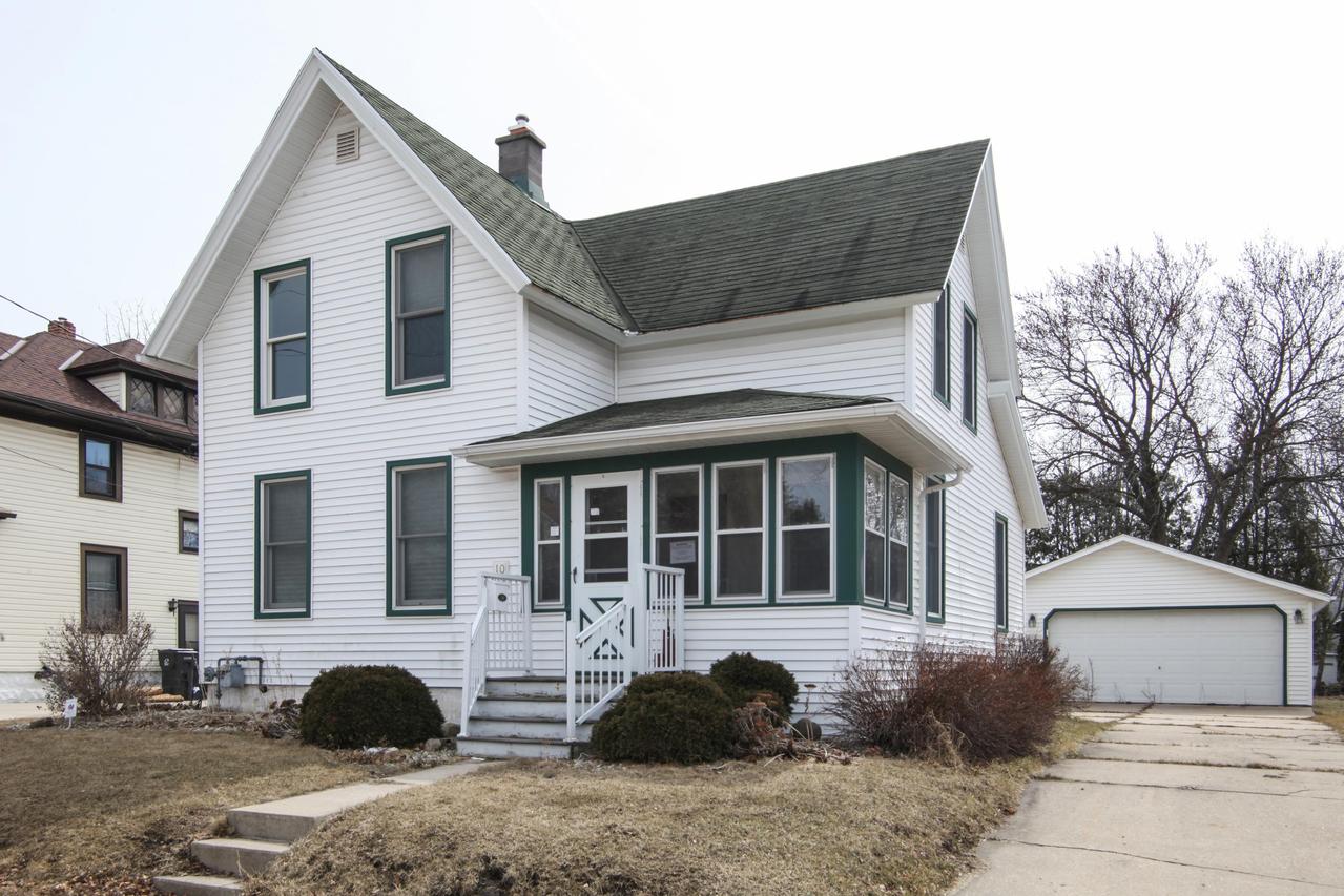 1009 Lincoln Ave., Waukesha, WI 53186