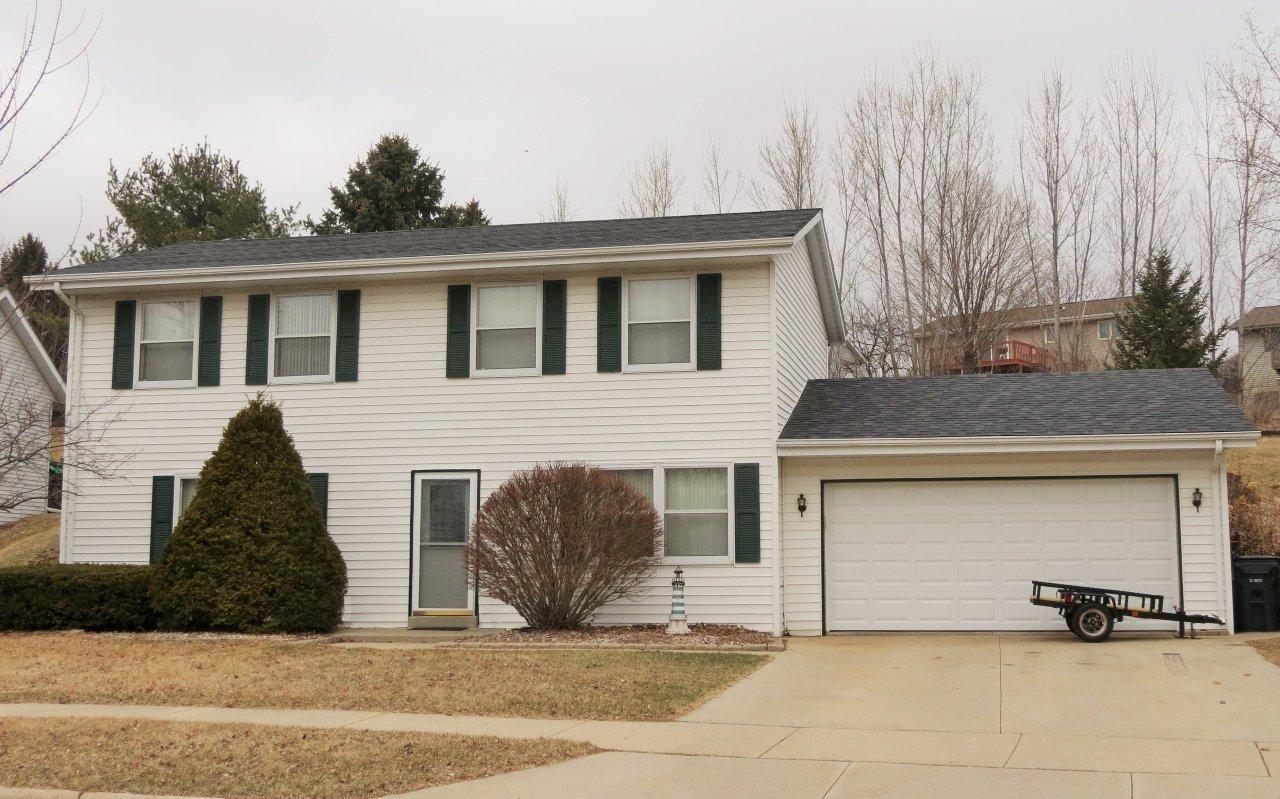 914 W Kings Ridge Ct., West Bend, WI 53090