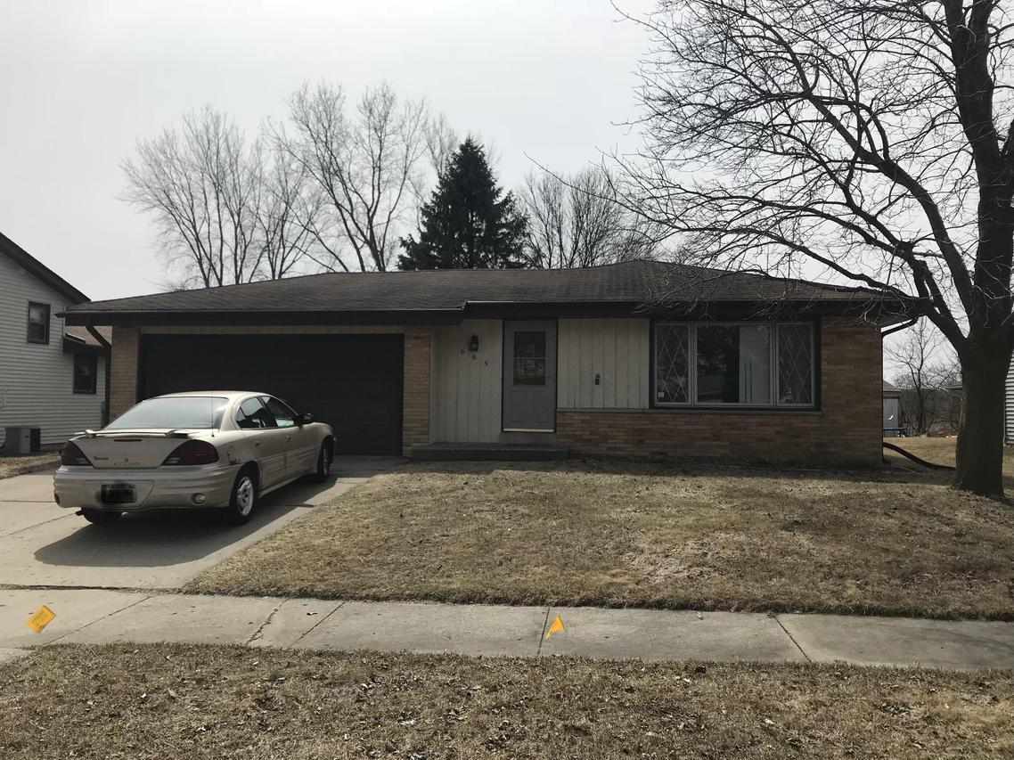 665 Van Buren Ave, Hartford, WI 53027