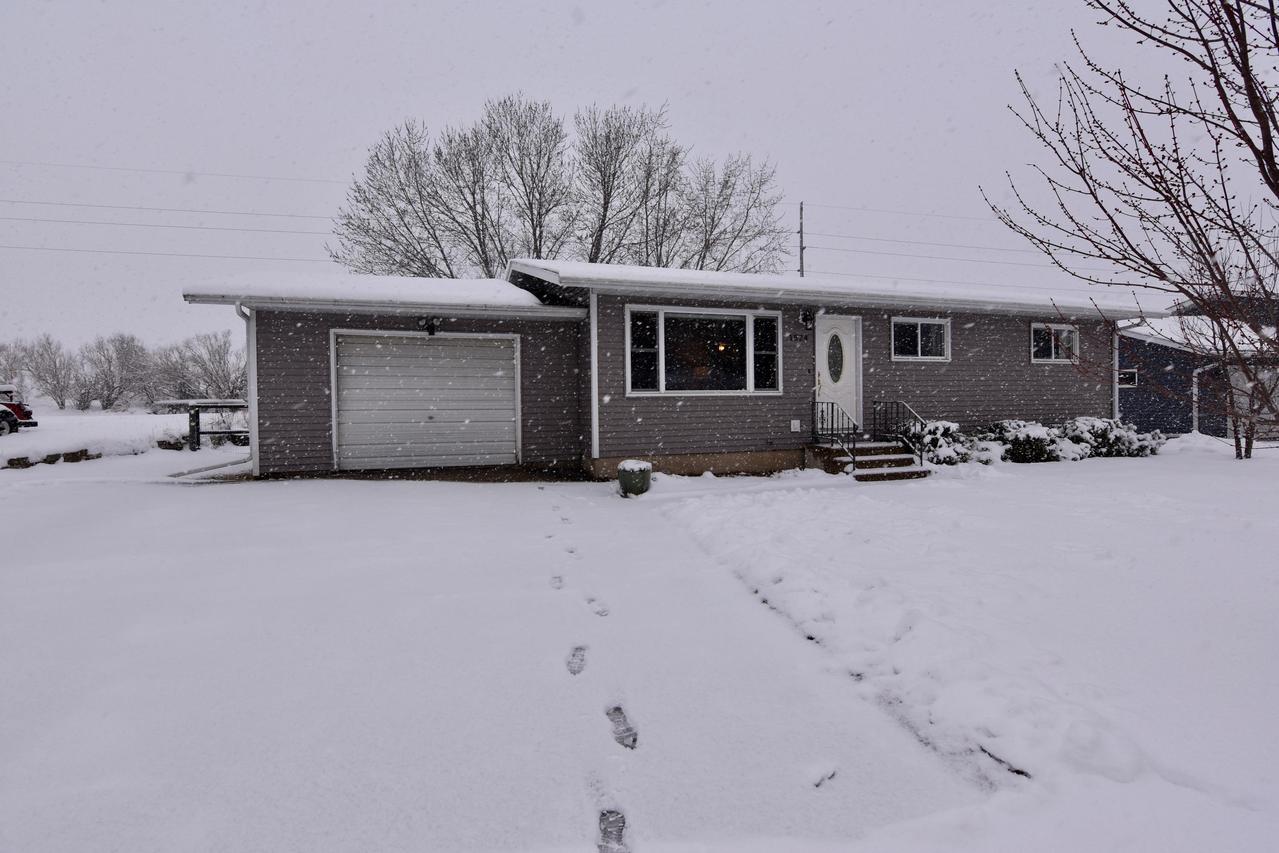 1524 Viking Ave, Holmen, WI 54636