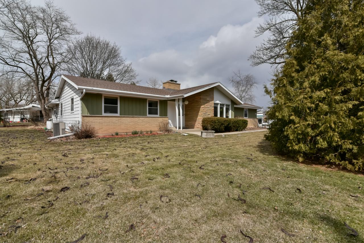 7481 N Port Washington Rd, Glendale, WI 53217