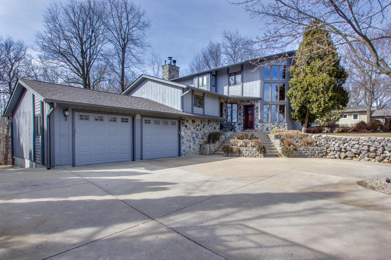 W264N4887 Bayberry Dr, Lisbon, WI 53072