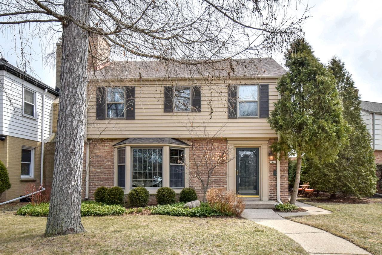5442 N Hollywood Ave, Whitefish Bay, WI 53217