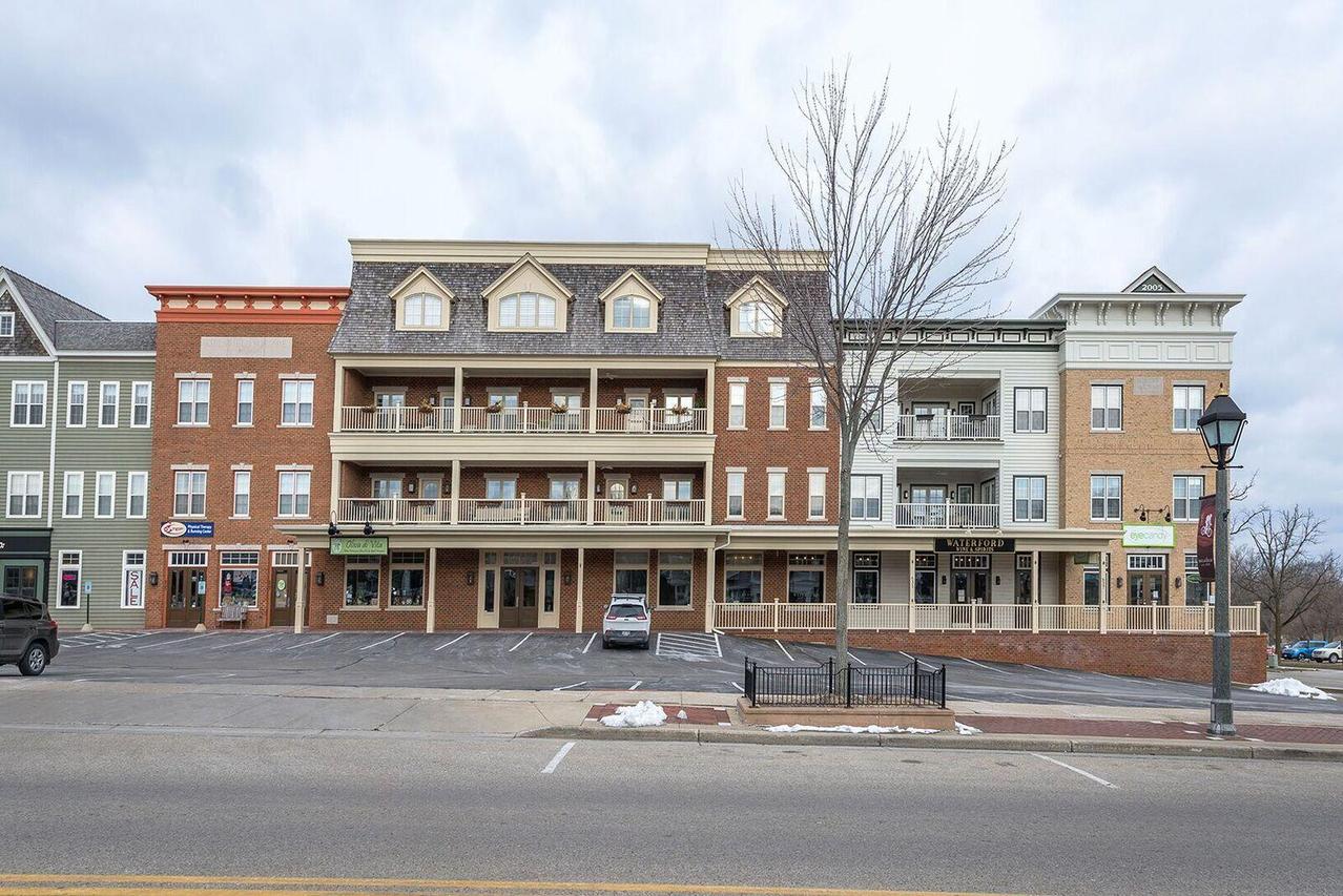 601 Genesee St #205, Delafield, WI 53018