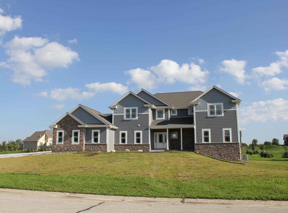 N61W26165 Bracklyn Dr, Lisbon, WI 53089