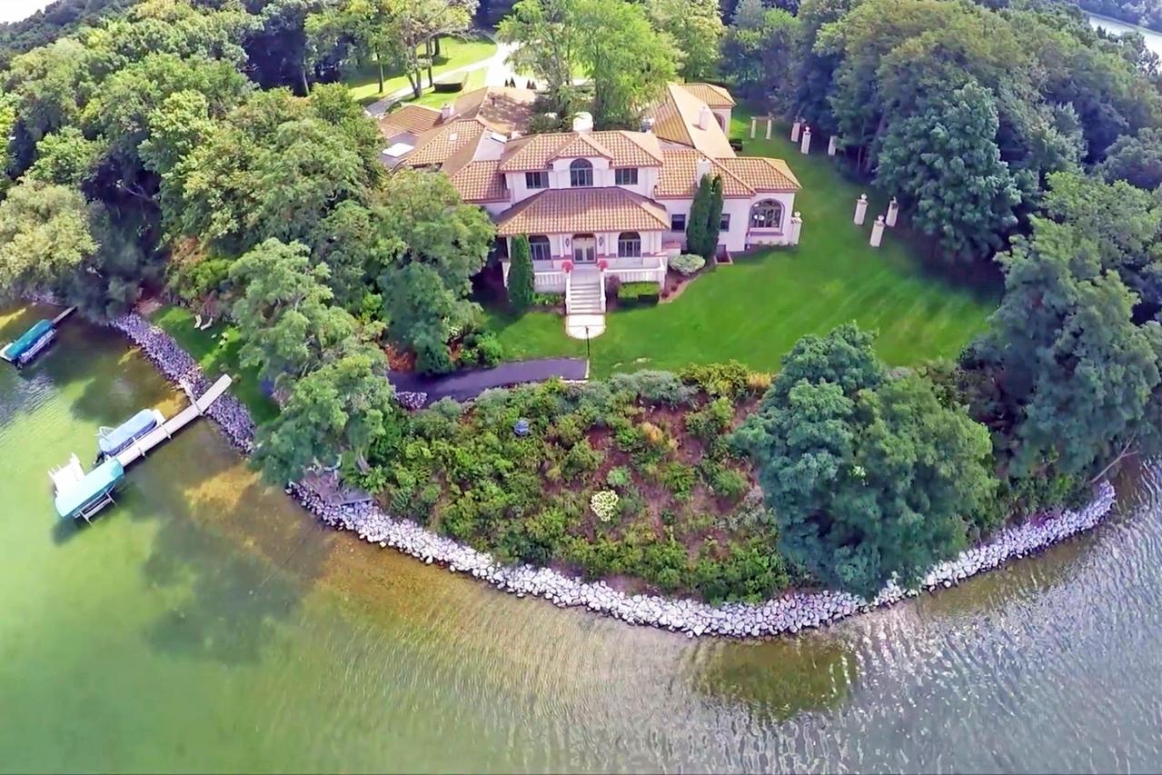 4545 N Hewitts Point, Oconomowoc Lake, WI 53066