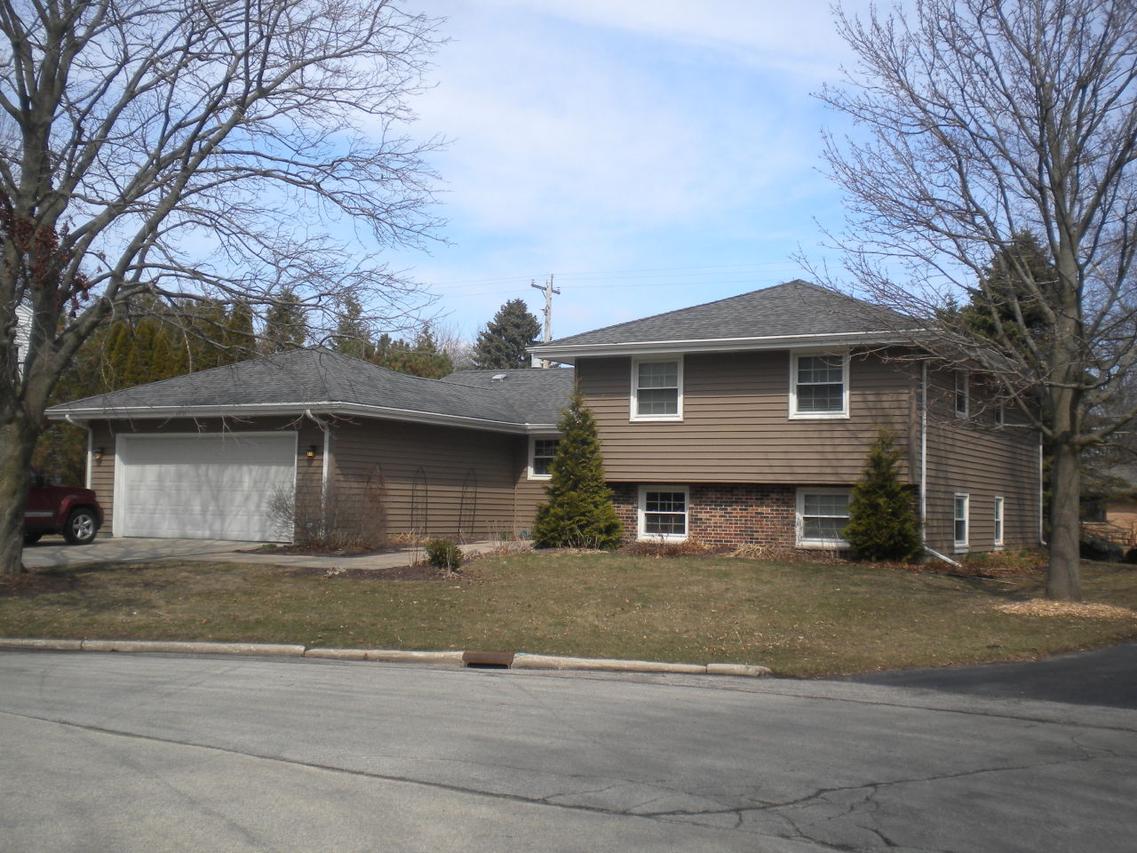 3711 North Bay Dr, Racine, WI 53402