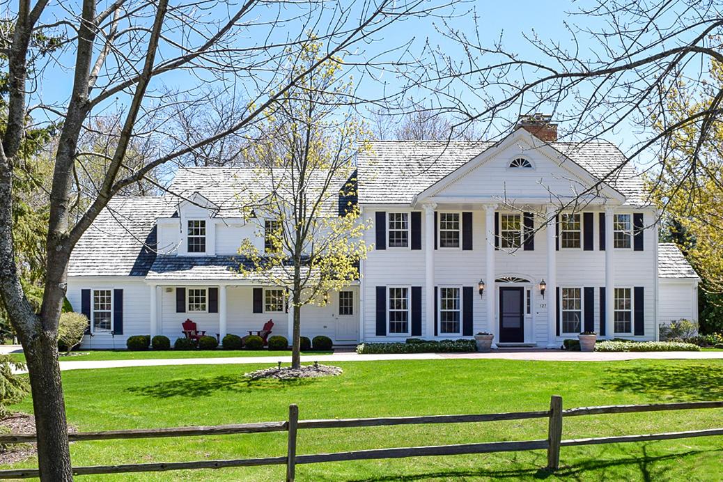 127 W Boundary Rd, Mequon, WI 53092