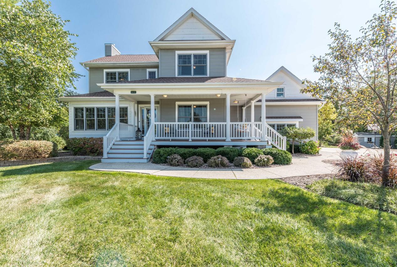 612 Meadow View Ct., Mukwonago, WI 53149