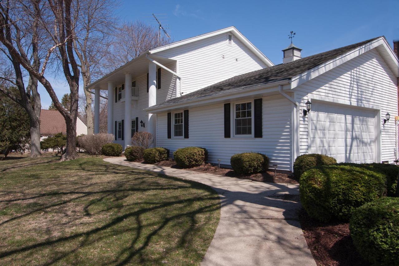 3127 Fenceline Rd, Caledonia, WI 53406