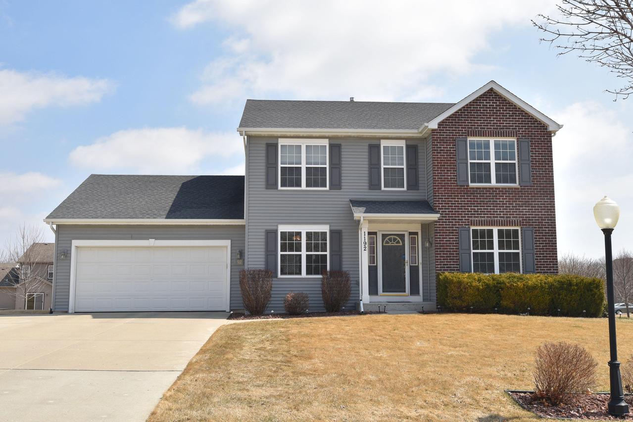 1192 Iris Ln, Saukville, WI 53024