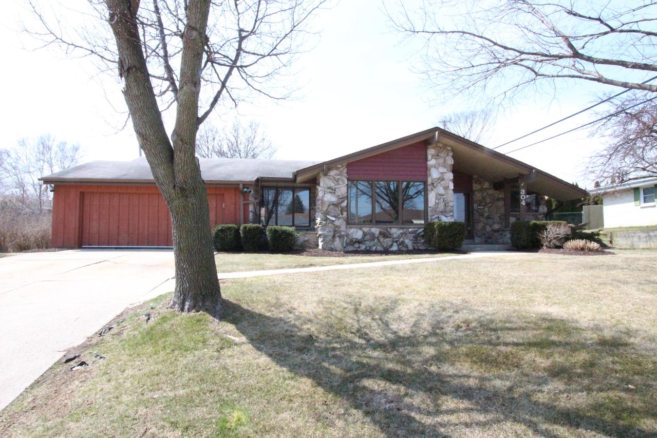 304 Hemlock Ct, South Milwaukee, WI 53172