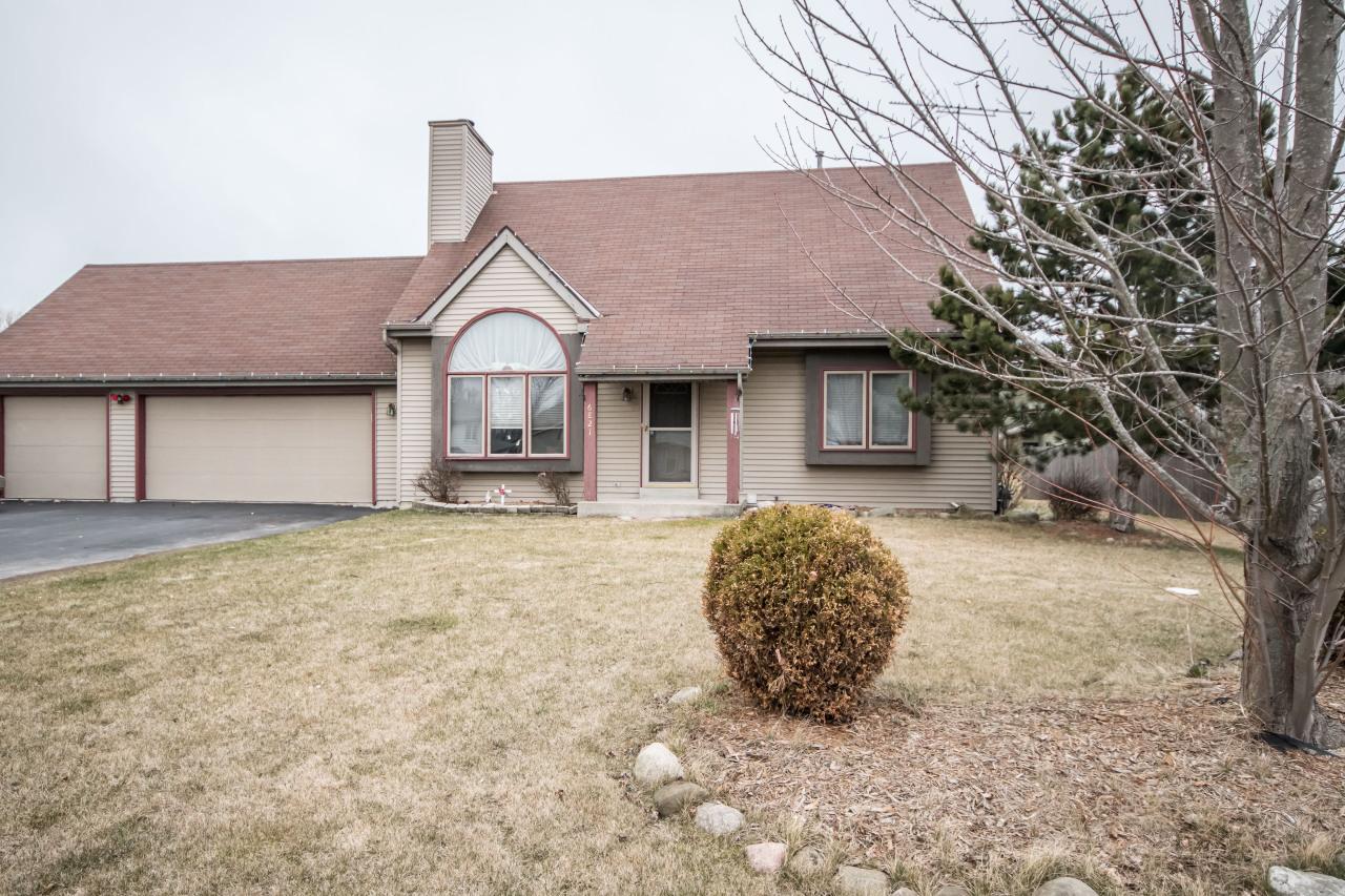 6821 Bobolink Rd., Caledonia, WI 53402