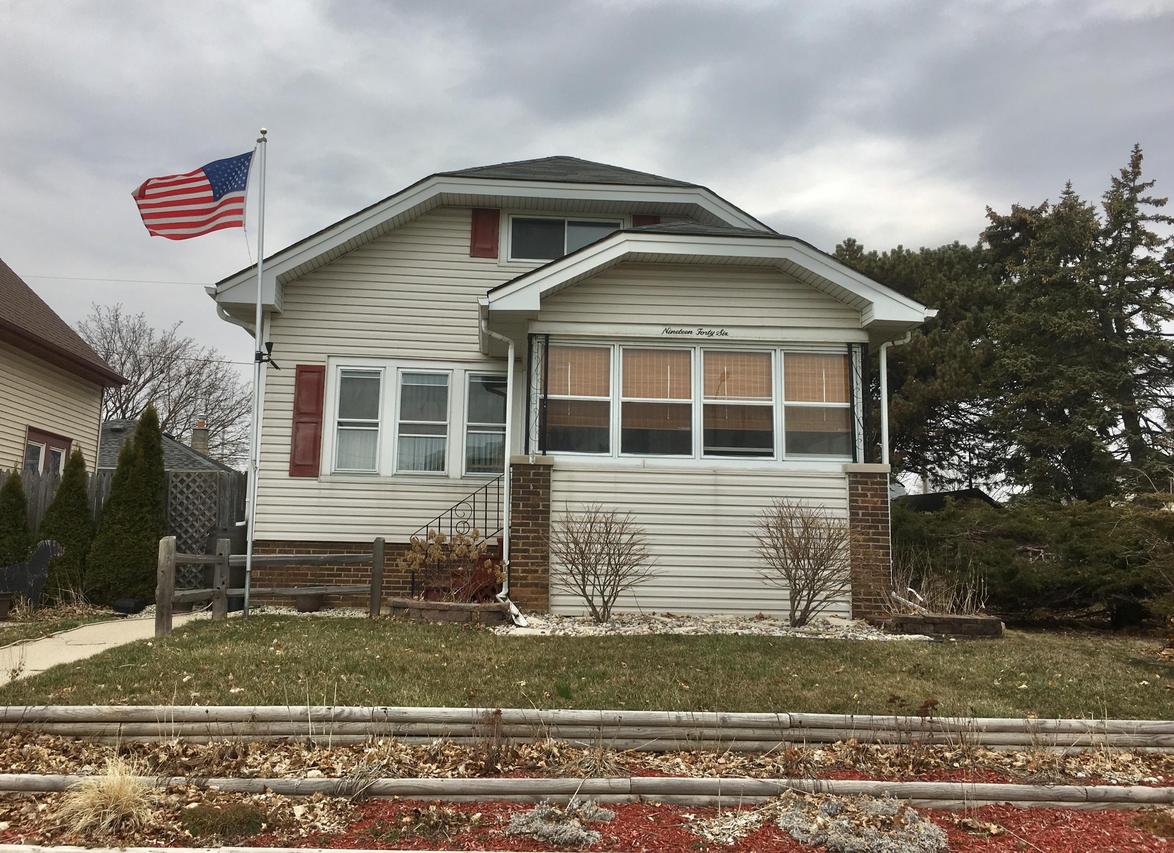 1946 Thurston Ave, Racine, WI 53403