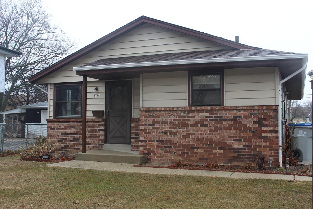 8114 W Beechwood Ave, Milwaukee, WI 53223