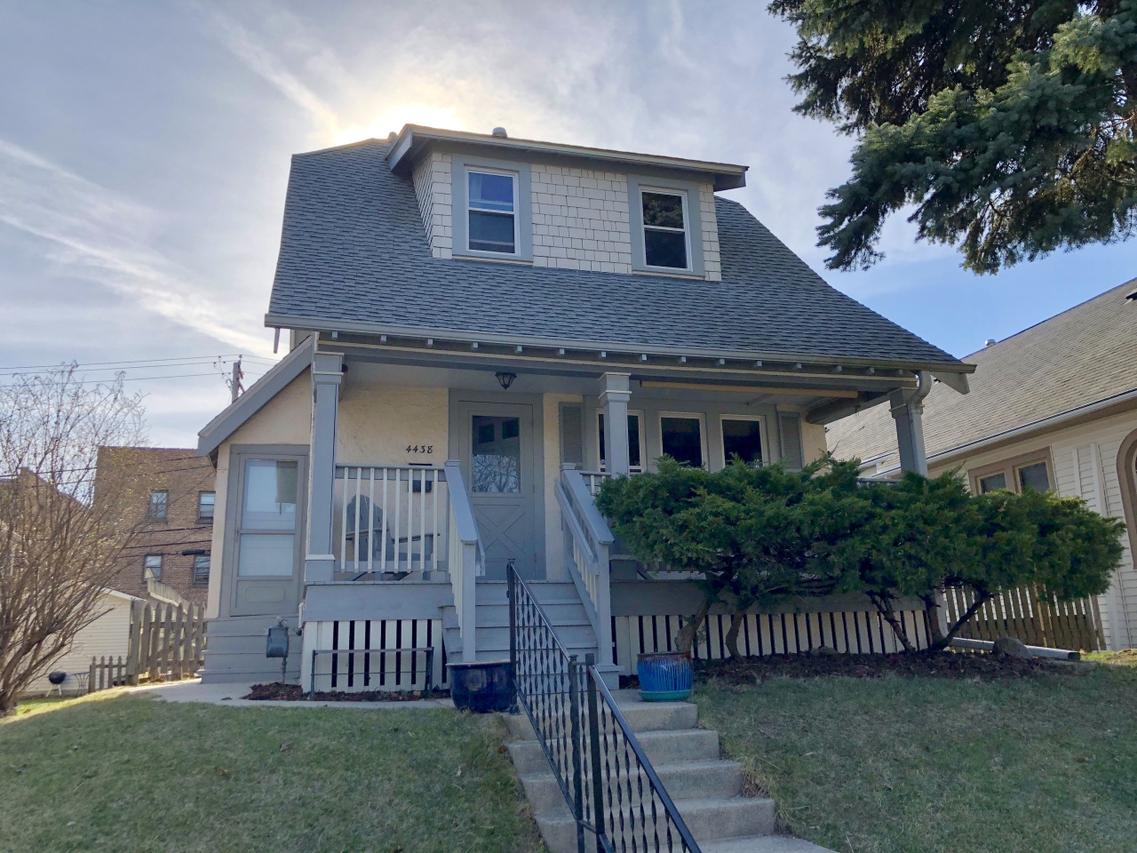 4438 N Bartlett Ave, Shorewood, WI 53211