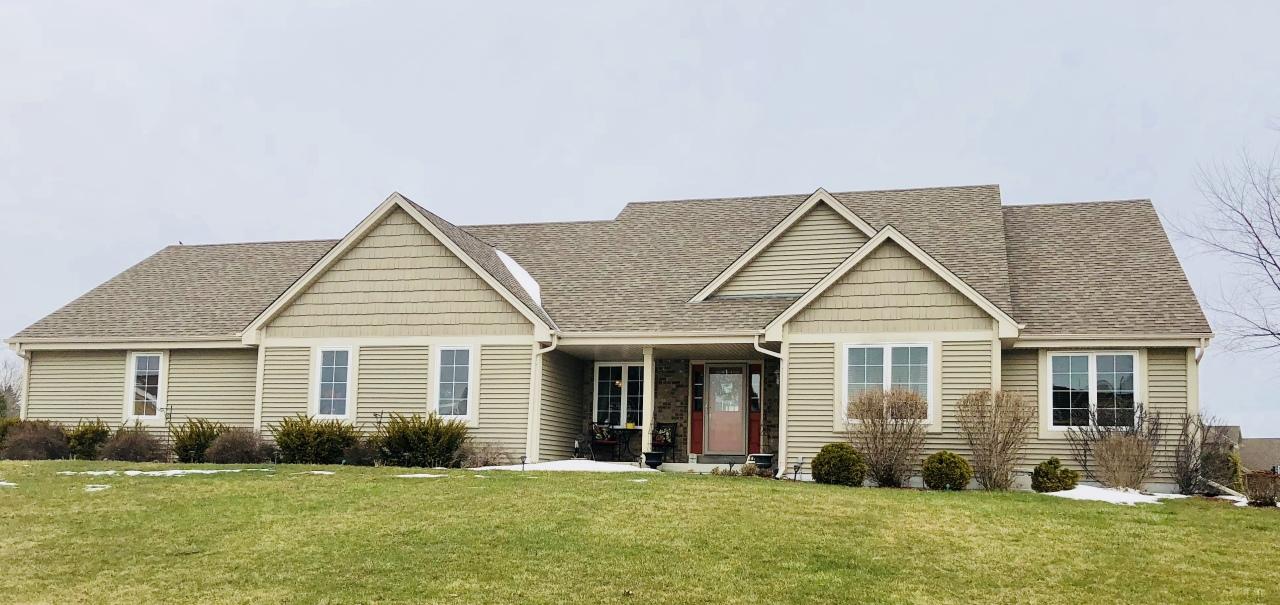 12300 W Shadwell Cir, Franklin, WI 53132