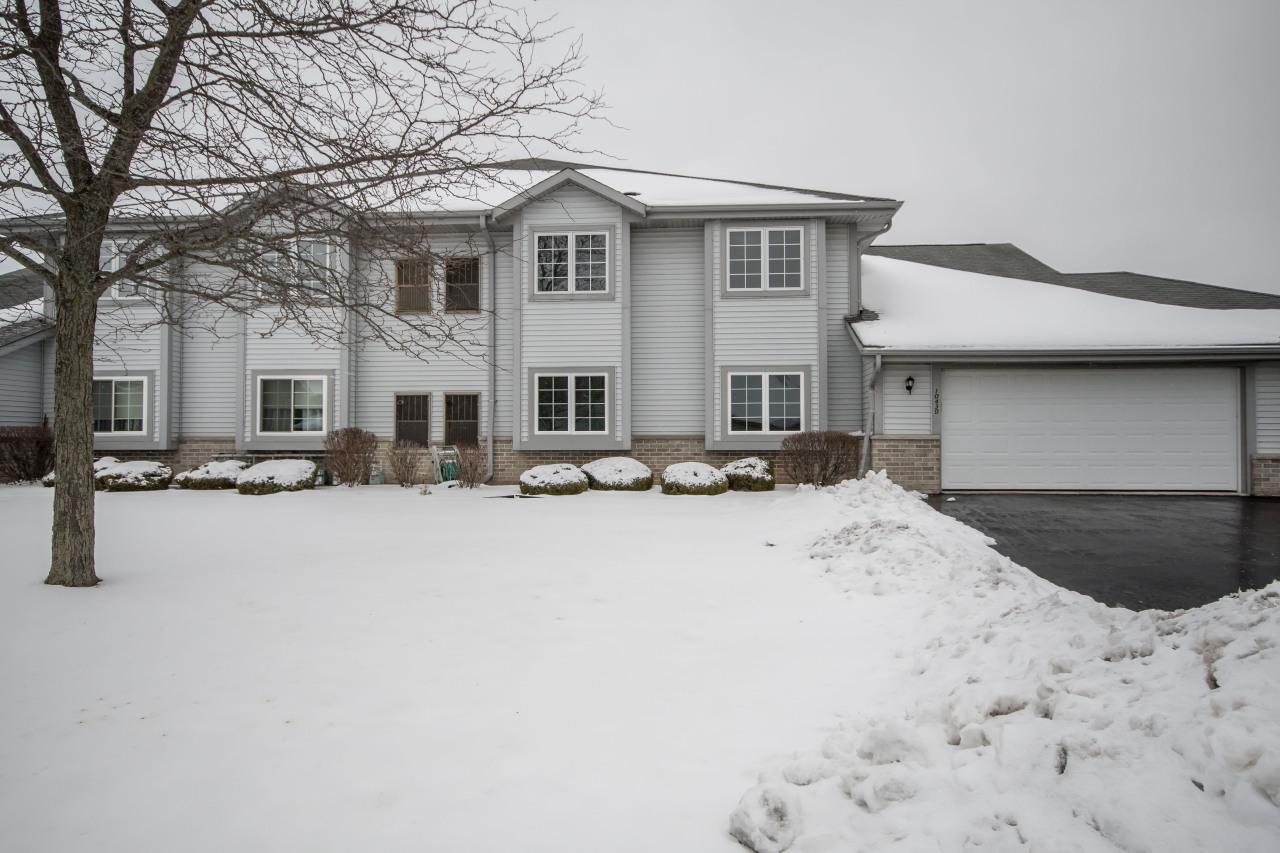 1043 Quinlan Dr #D, Pewaukee, WI 53072