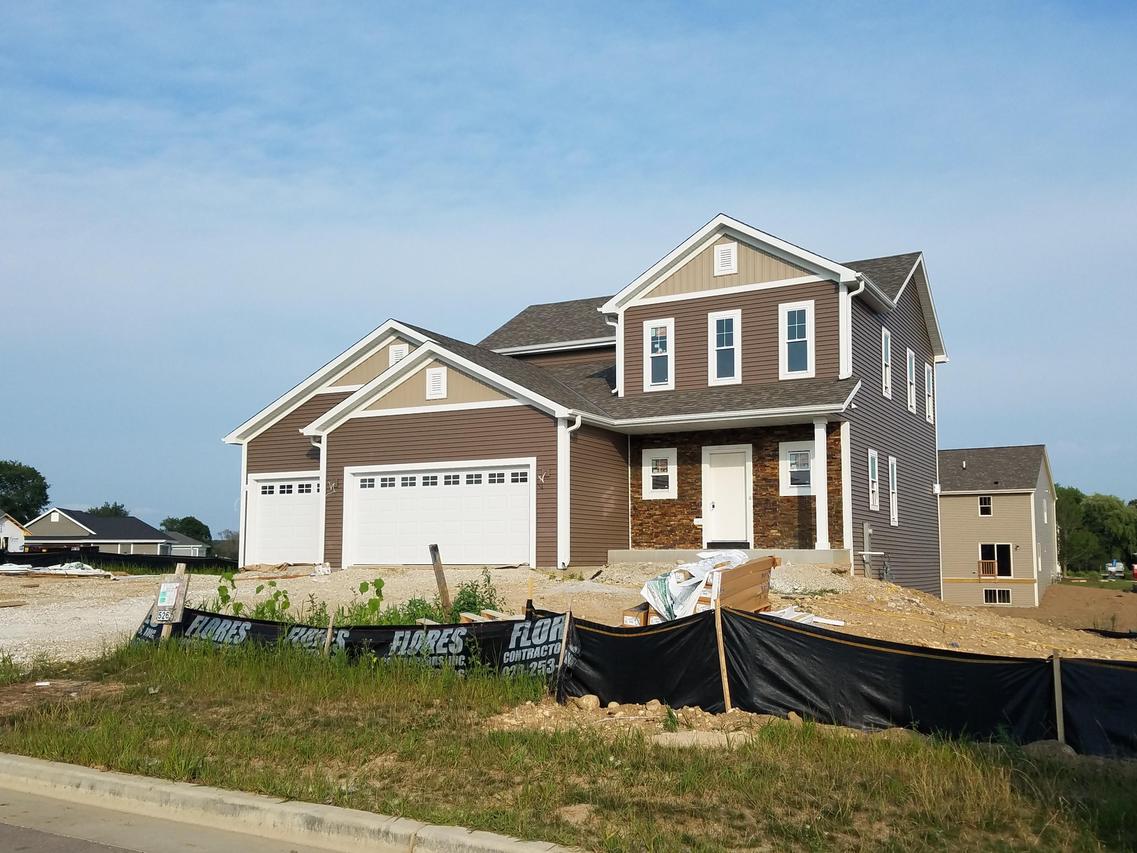 526 Spur N Rd., Slinger, WI 53086