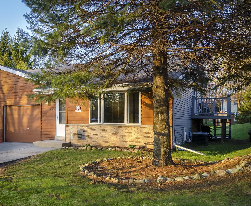 521 Tamarack Ct., West Bend, WI