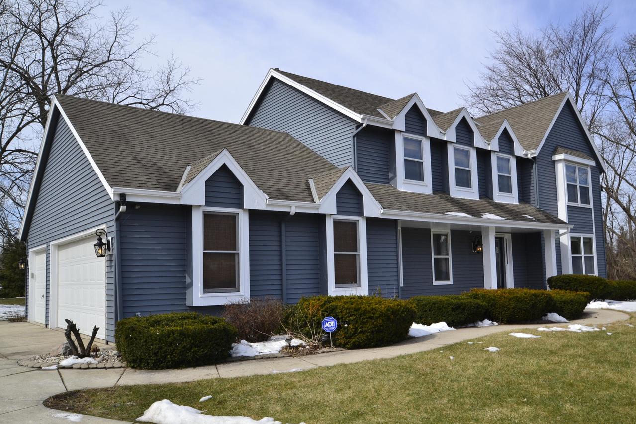 W155N5316 Sharptail Ct, Menomonee Falls, WI 53051