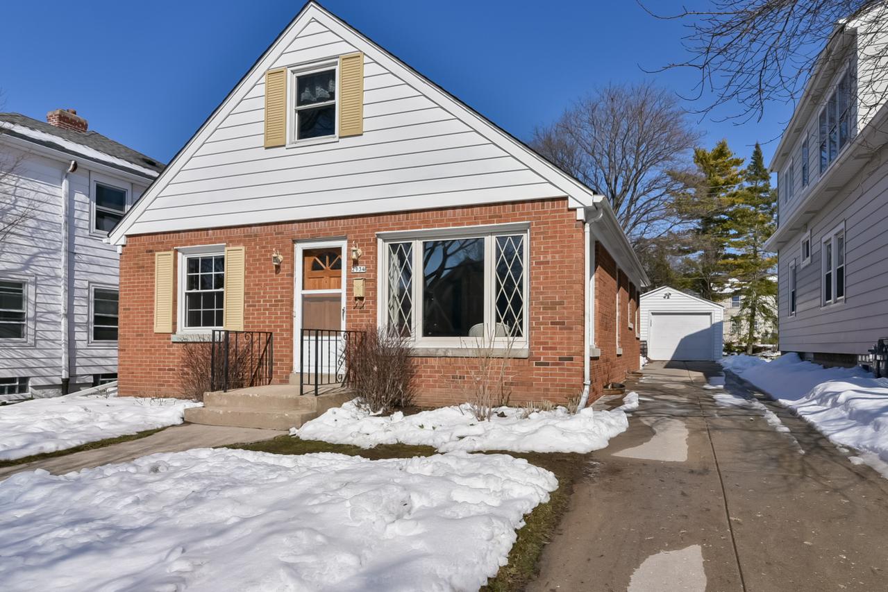 2934 N 73rd St, Milwaukee, WI