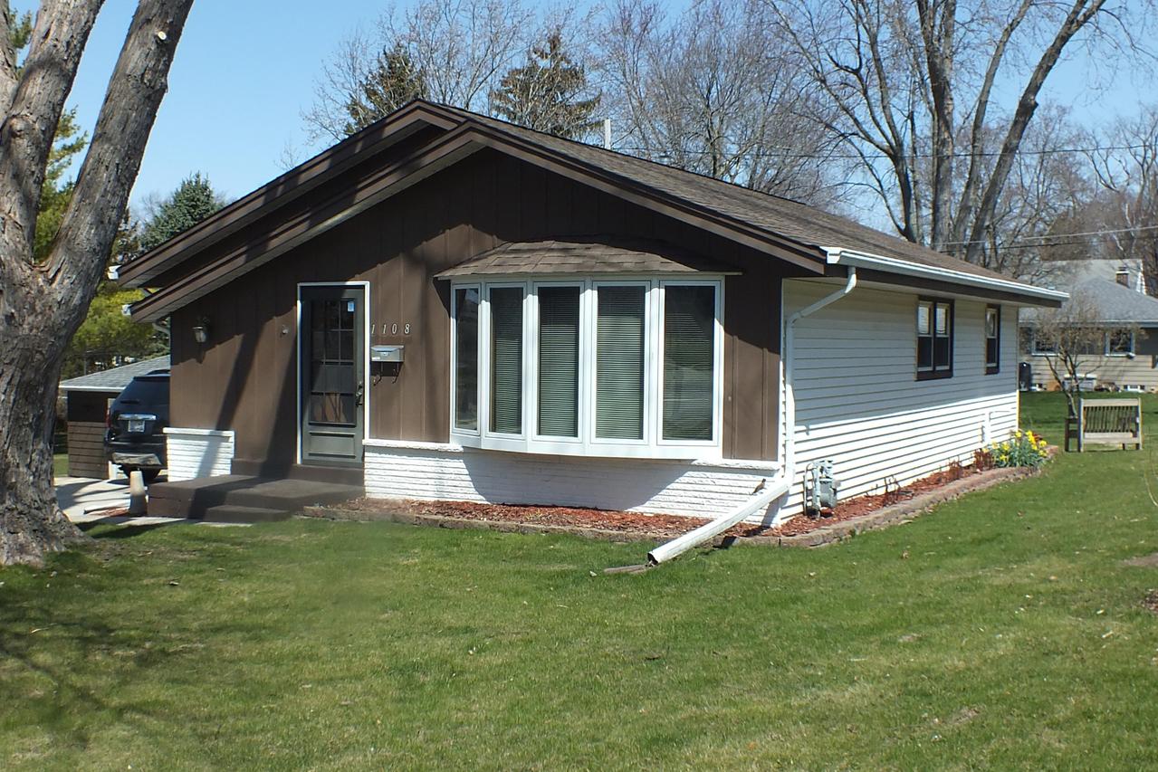 1108 Millwood Ave, Waukesha, WI 53188