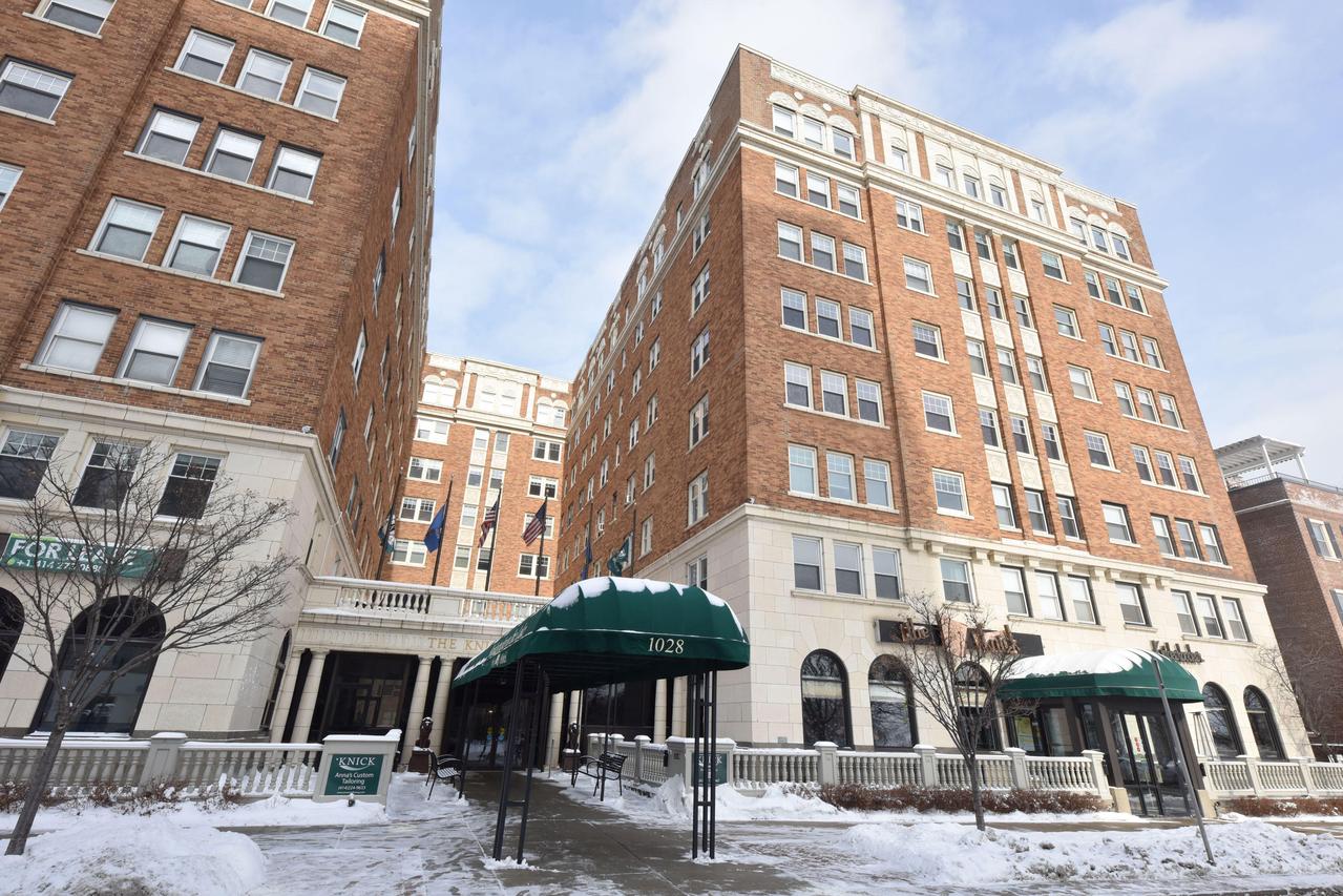 1028 E Juneau Ave #606, Milwaukee, WI 53202