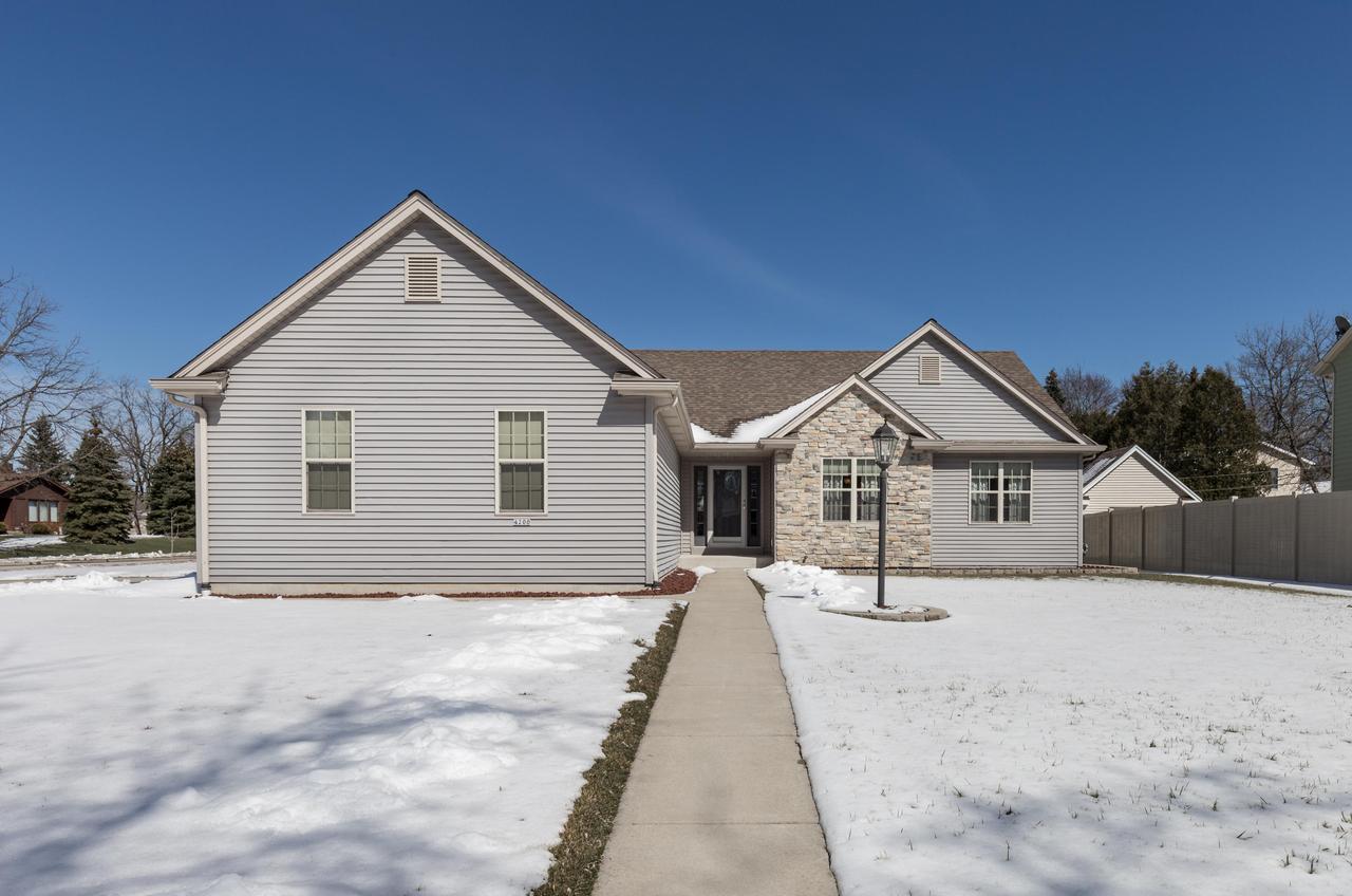 4200 S 95th St, Greenfield, WI 53228