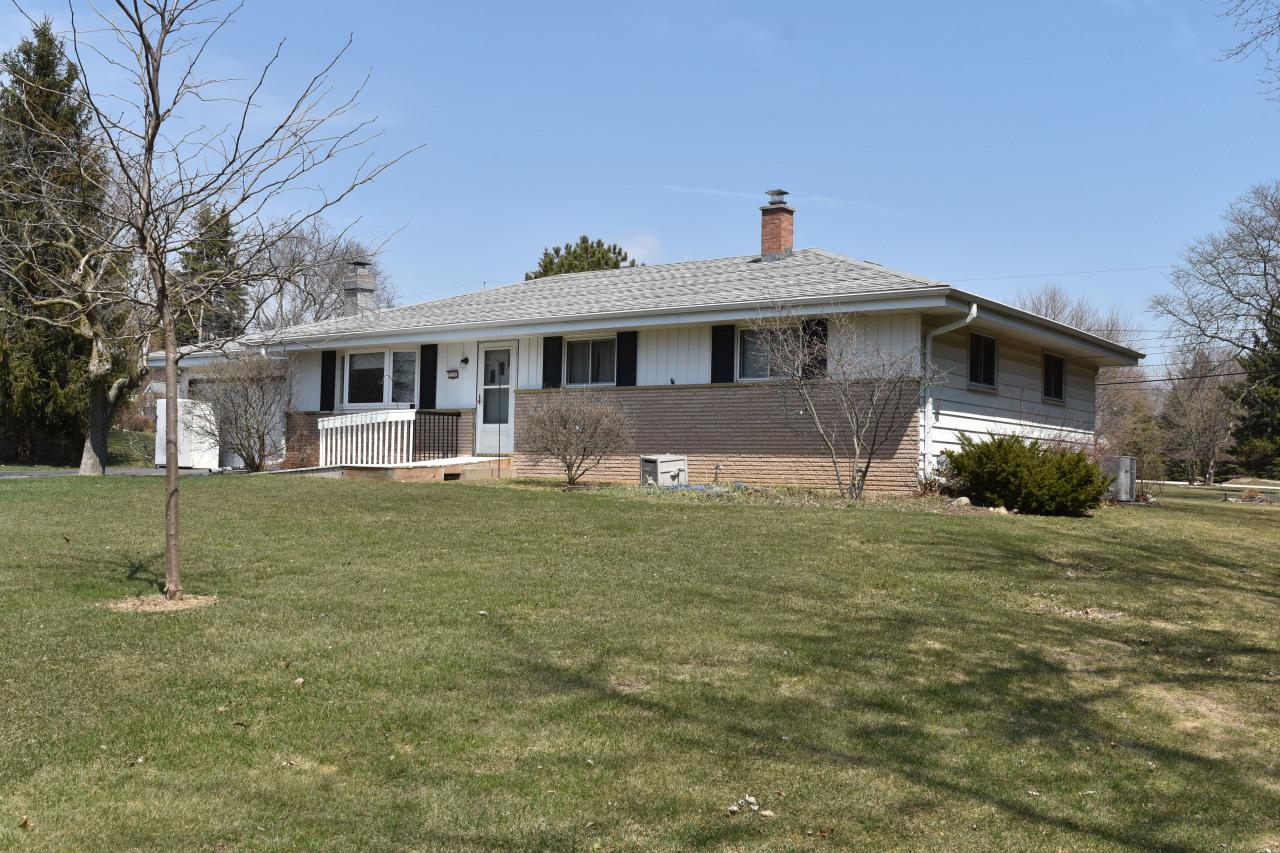 330 Rip Van Winkle Dr, Brookfield, WI 53186