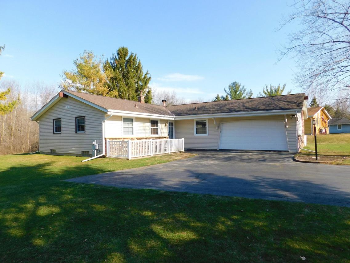 W235N9256 Mount Vernon Dr, Lisbon, WI 53017