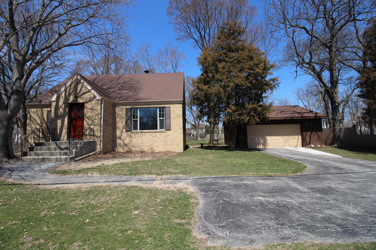 8610 Northwestern Ave, Caledonia, WI 53406