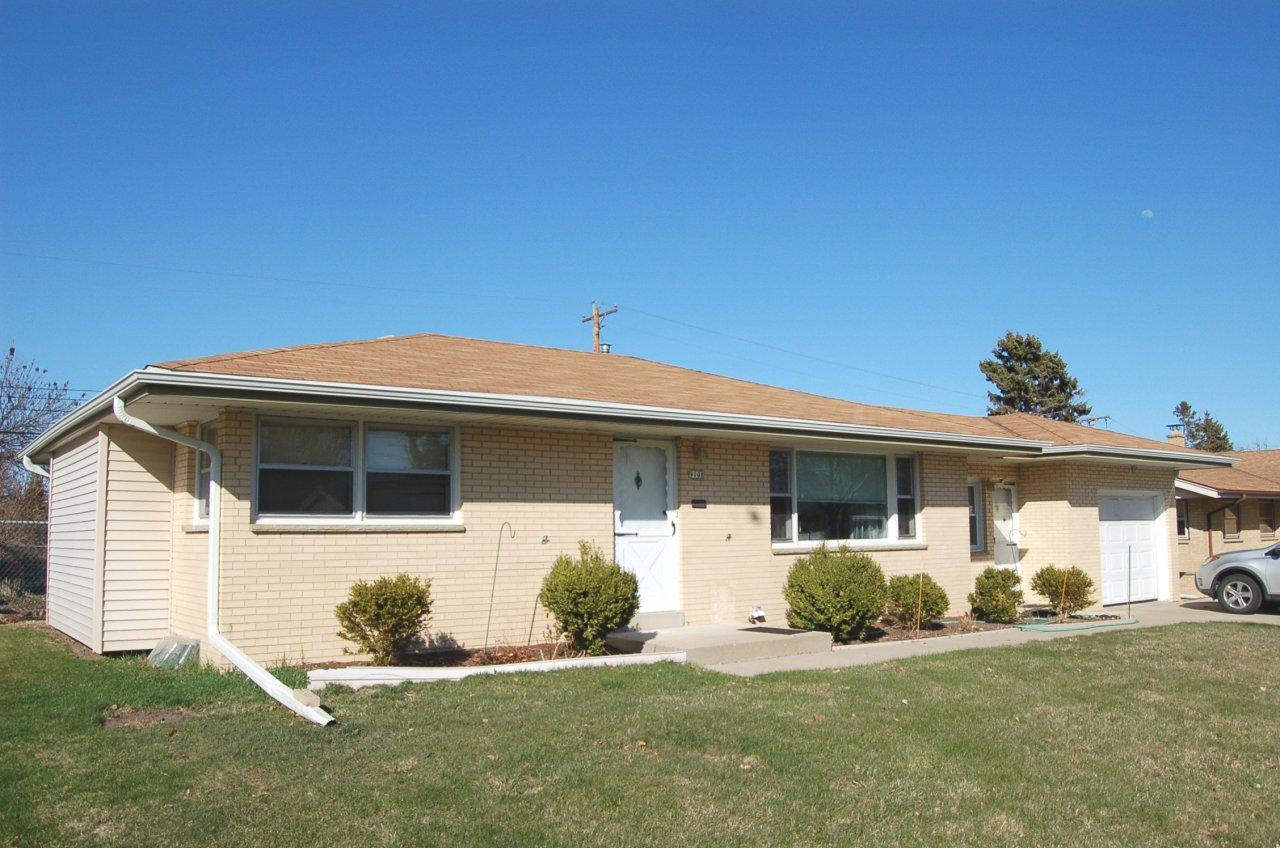 9108 W Holt Ave, Milwaukee, WI 53227