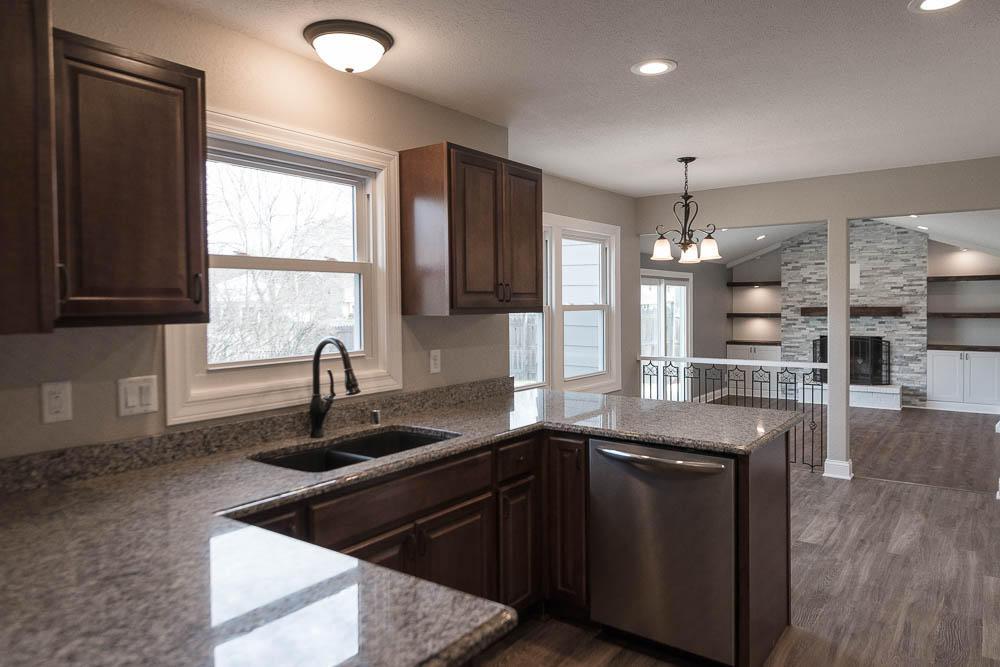 2900 Minot Ln., Waukesha, WI 53188