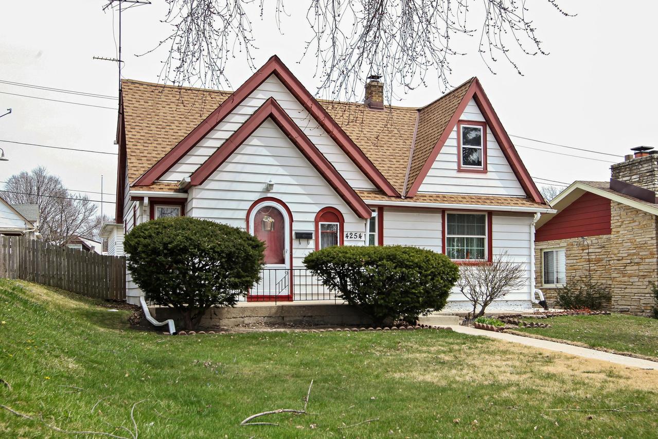 4254 S 1st Pl, Milwaukee, WI 53207