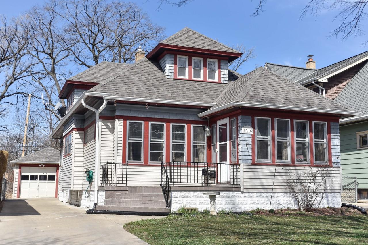 1315 N 60th St, Wauwatosa, WI 53208