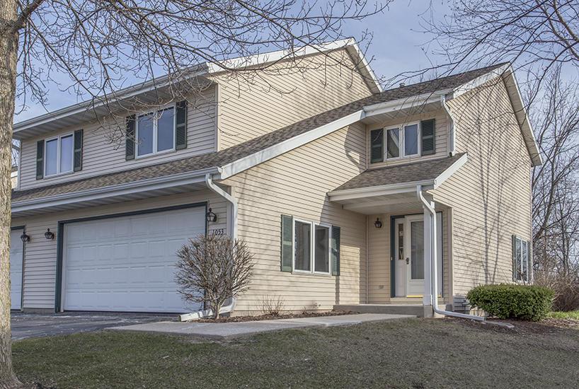 1053 Fleetfoot Dr, Waukesha, WI 53186