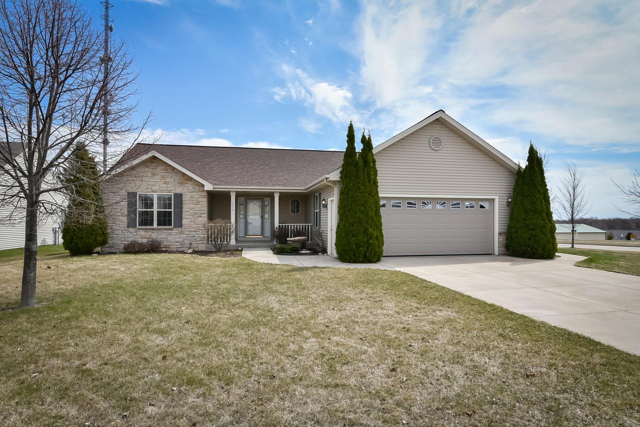 572 Nordic Ct., Slinger, WI 53086