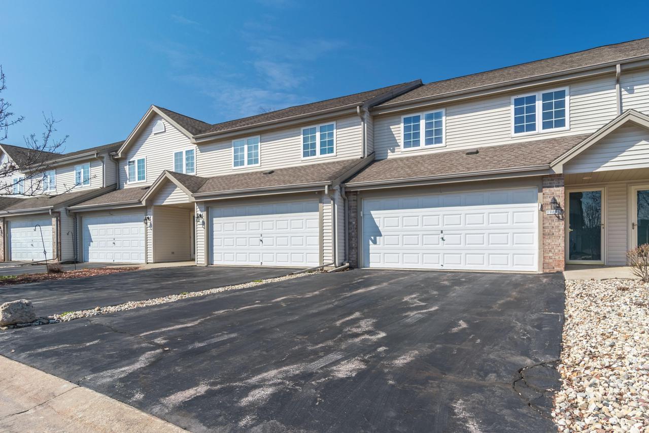 1909 Mallard Pointe Cir #C, Waukesha, WI 53189