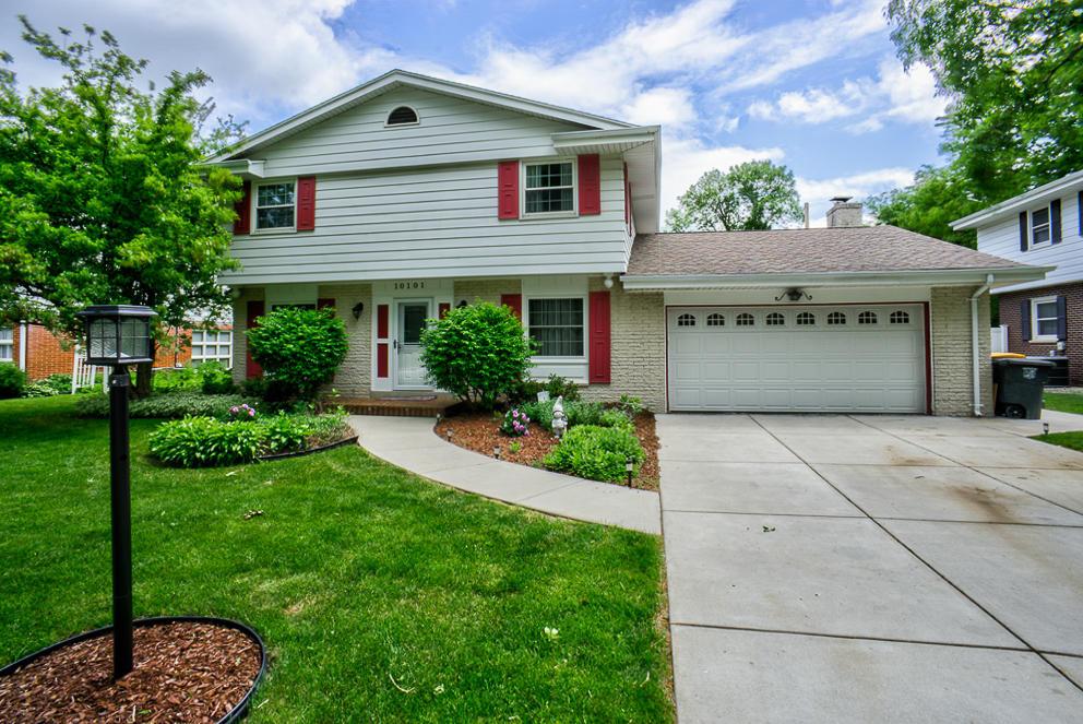 10101 W Ruby Ave, Wauwatosa, WI 53225