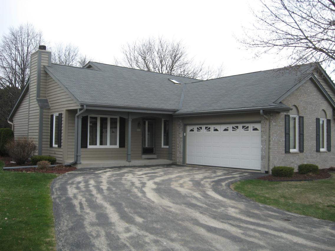 5391 S Somerset Ln, Greenfield, WI 53221