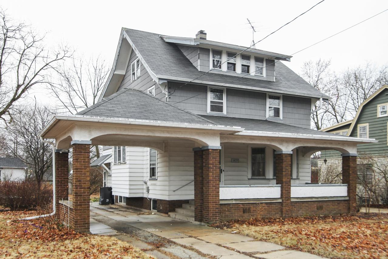 1025 E Broadway, Waukesha, WI 53186