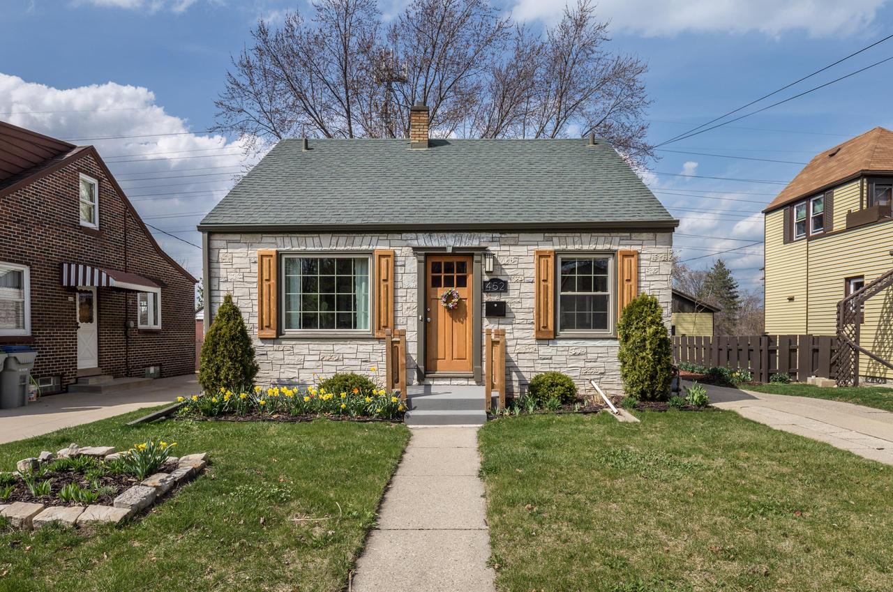 452 E Waterford Ave, Milwaukee, WI 53207