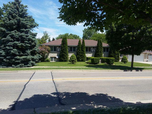 100 Cardinal Ln, Hartland, WI 53029